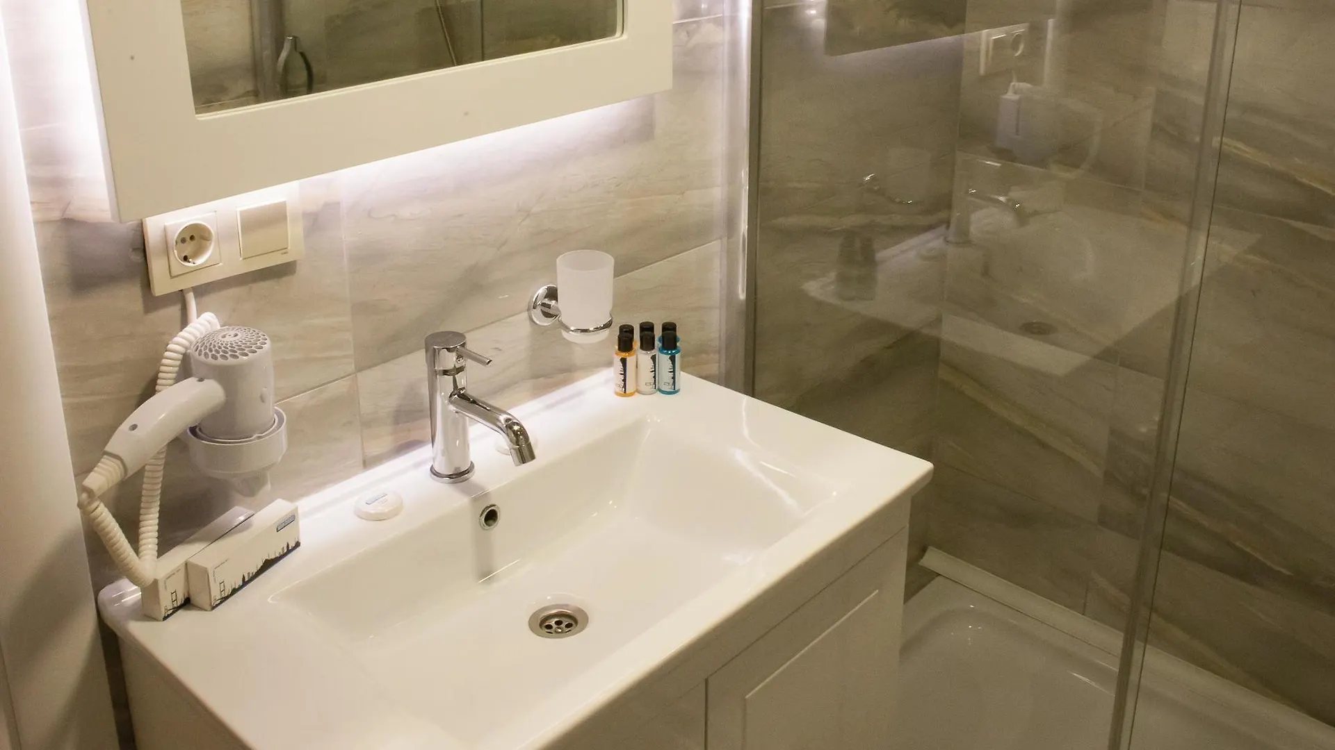 Istanburg Efes Hotel İstanbul